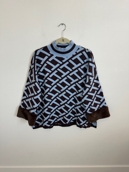 NWOT Tyler Boe Powder Blue and Brown Knit Sweater w/Faux Fur Cuffs Size M/L - Picture 2 of 11